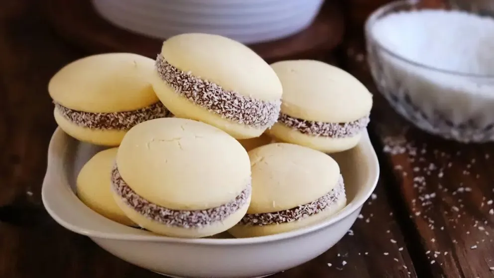 Prepará esta receta de alfajores de maicena en tiempo record: deliciosos y rendidores