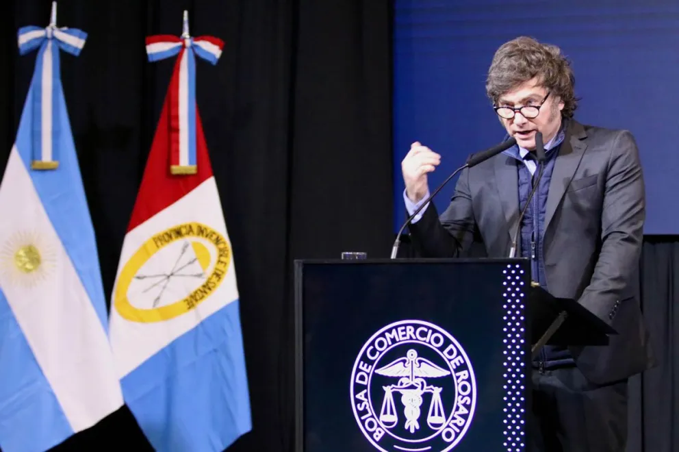Javier Milei defendió el veto de la reforma jubilatoria y tildó de "degenerados fiscales" a la oposición