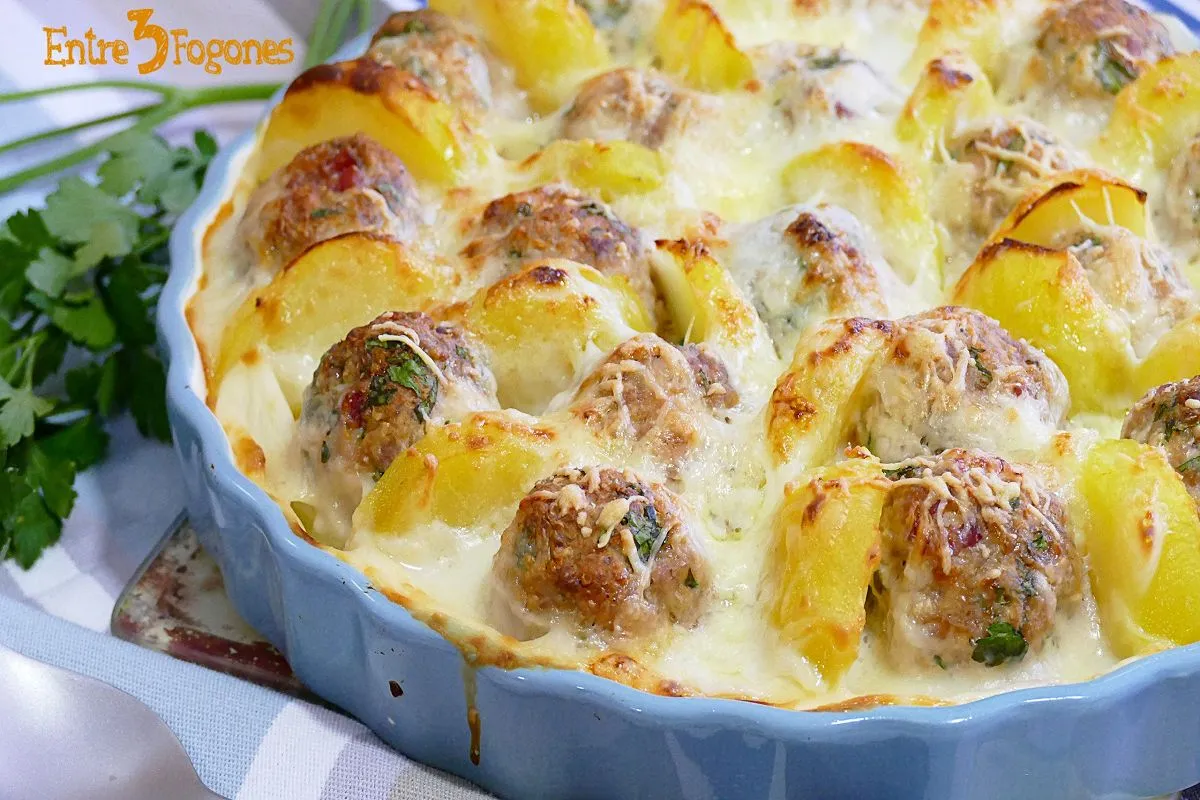 PASTEL DE ALBONDIGAS