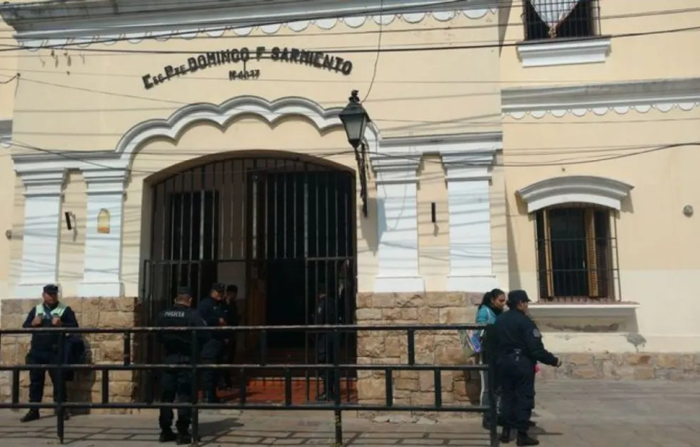 Por nuevos casos de intoxicación, solicitaron que se suspendan las clases en la escuela Sarmiento
