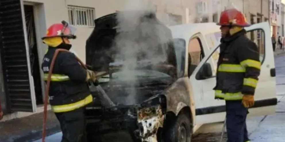 Camioneta incendiada