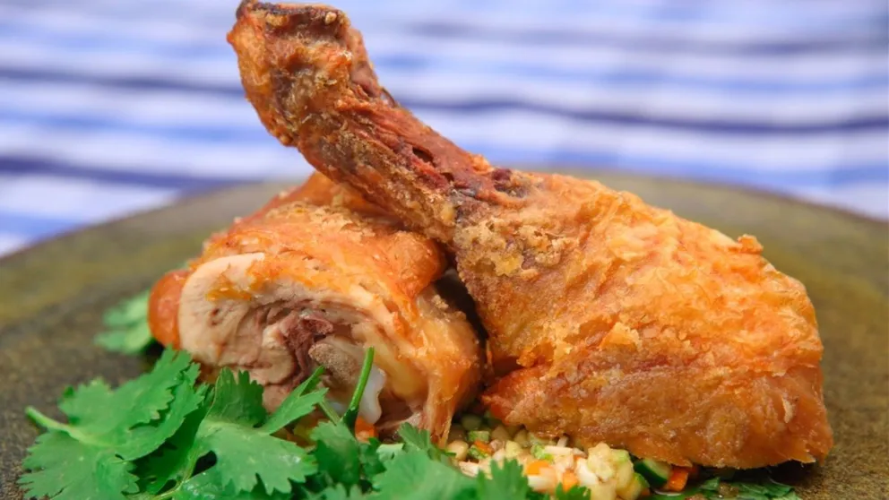 Así podés impresionar a tu familia en la cena: la irresistible receta de muslos de pollo fritos al limón