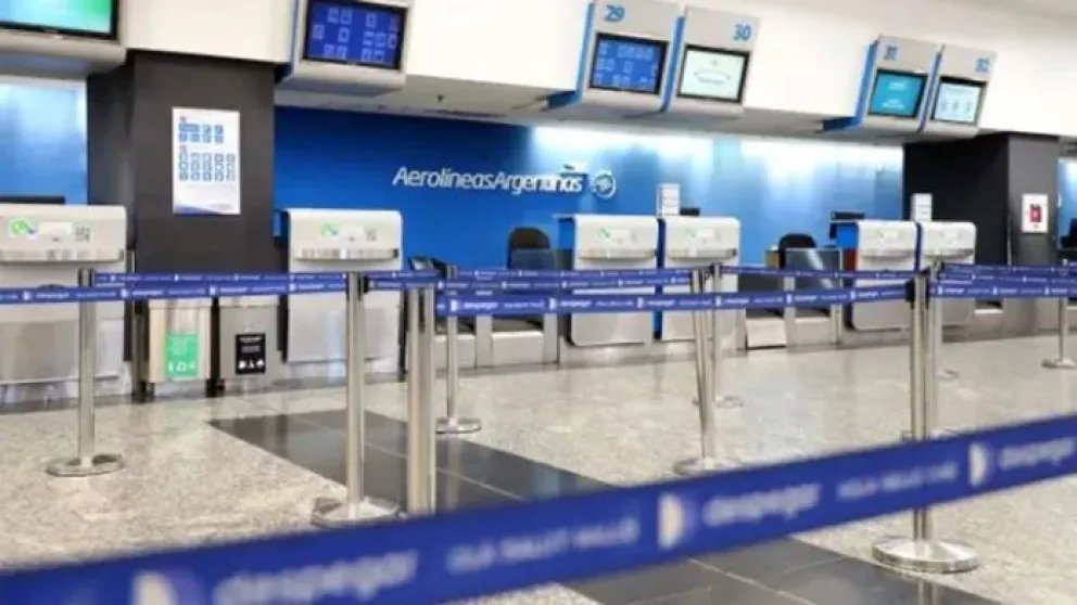 Se levantó el paro de aeronáuticos pero crece la tensión entre los gremios y Aerolíneas Argentinas