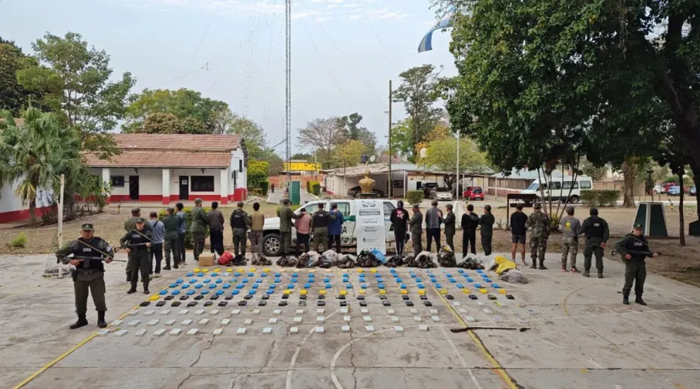 Golpe al narcotráfico: detuvieron a once mochileros que transportaban más de 200 kg de cocaína