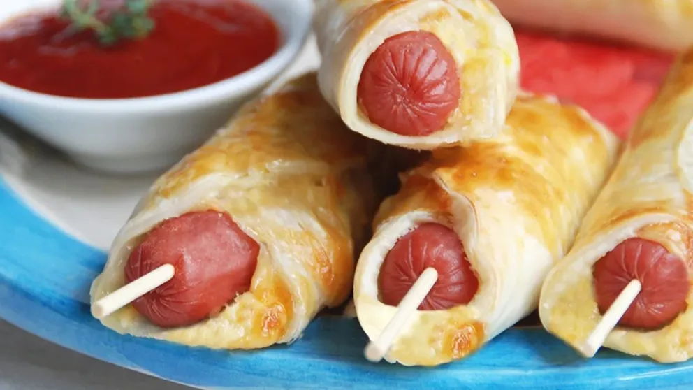 Descubrí el snack perfecto para las tardes de fútbol: la receta de salchichas envueltas de hojaldre que te encantarán