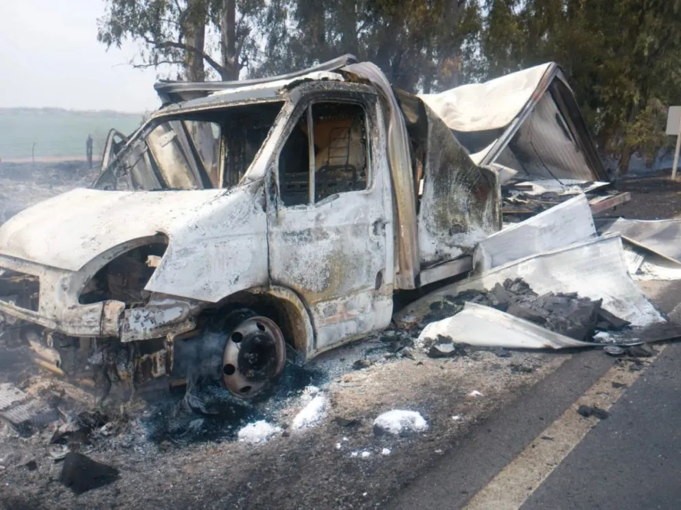 Pánico y tensión en Coronel Moldes: se incendió un vehículo en plena Ruta 35