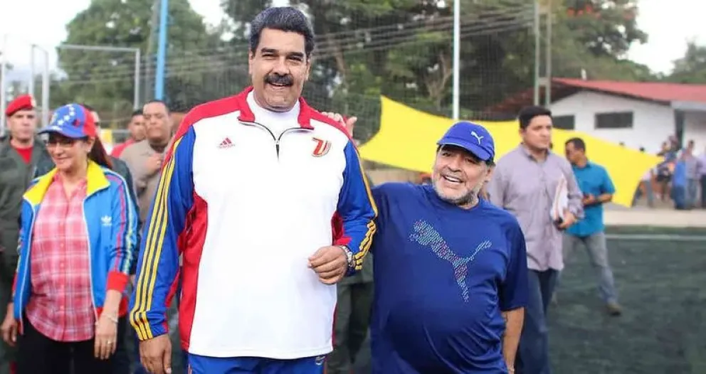 Nicol&aacute;s Maduro y Maradona 