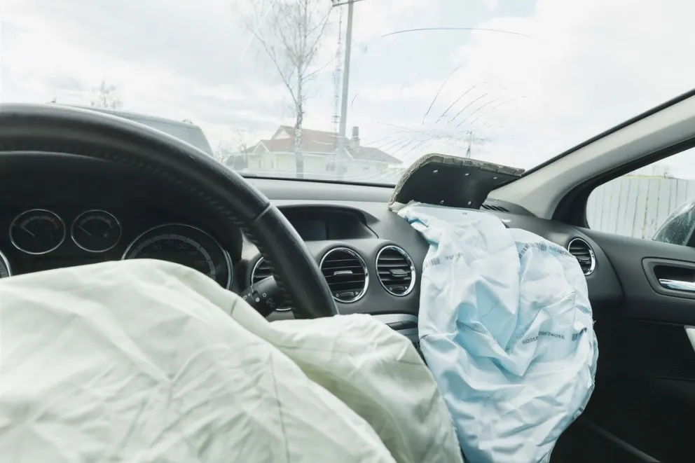 Dramático choque cerca de un shopping salteño: del impacto, se activaron los airbags