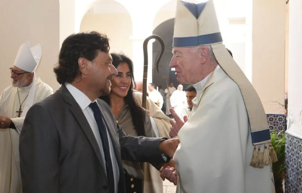 Gustavo Sáenz junto al pueblo: el Gobernador peregrinó junto a los fieles en el Triduo del Milagro