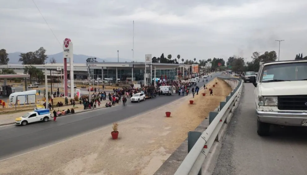 |AHORA| Un niño peregrino sufrió un accidente y tuvo que ser asistido por una ambulancia