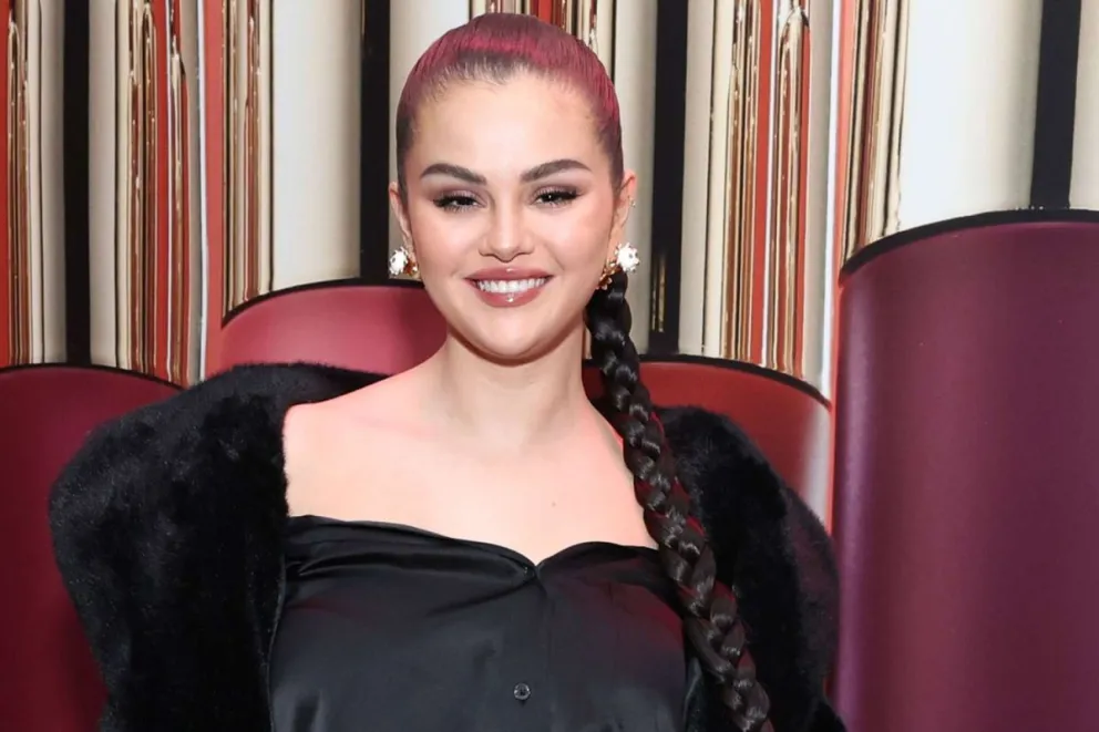Selena Gómez despliega Glamour en la Tapa de Vanity Fair: moda, transparencias y audacia