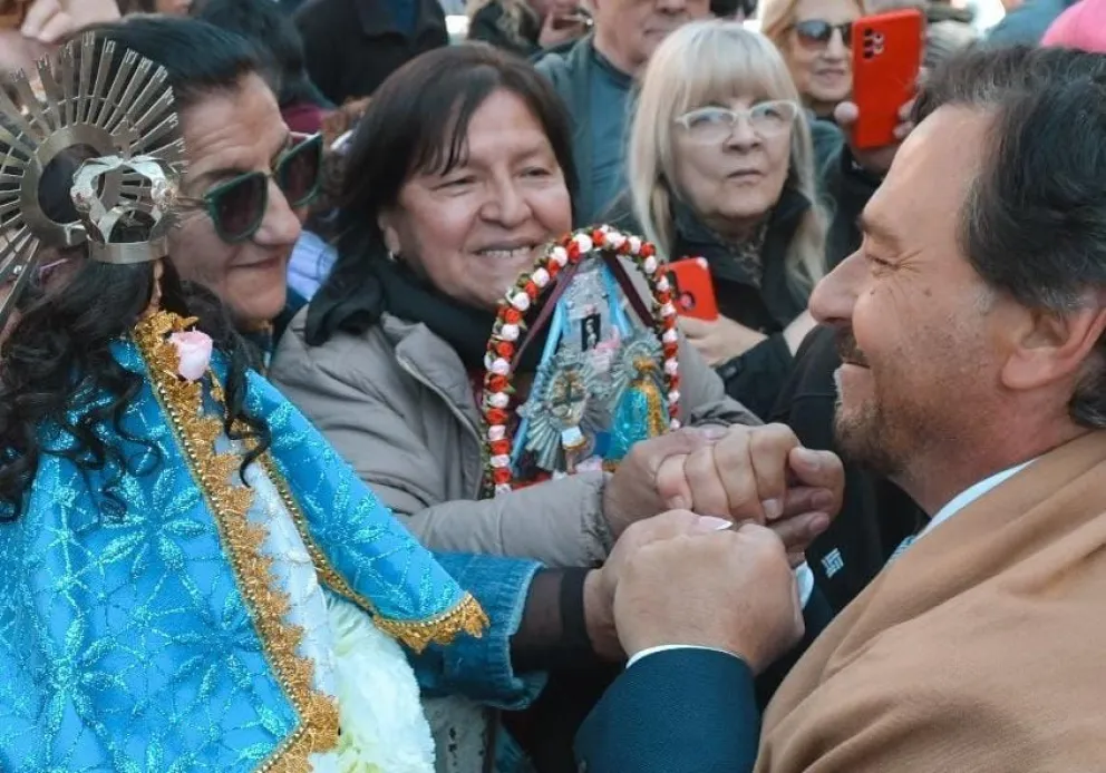 Junto a miles de fieles, Gustavo Sáenz participó de la última misa del Triduo del Milagro