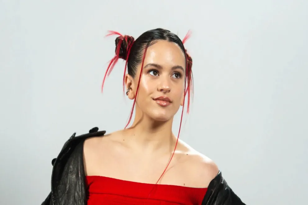 Rosalía enfrenta un incómodo momento con un fan: la otra cara de la fama
