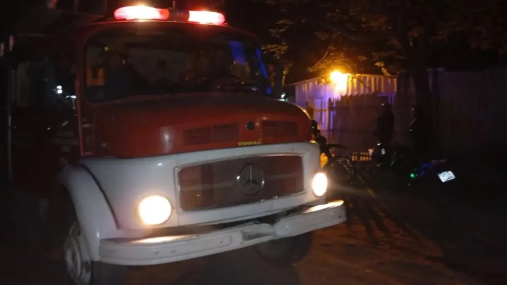 Feroz incendio en una vivienda de Orán: tres chicos quedaron atrapados