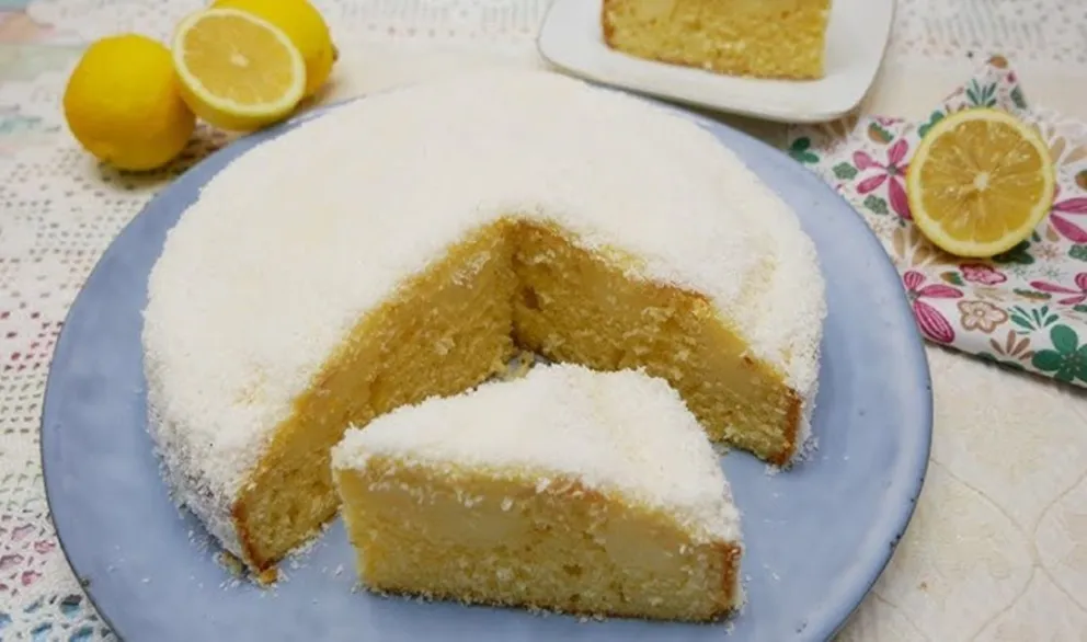 Sorprendé a tu familia en pocos minutos con una riquísima merienda: esta es la receta de torta de limón y coco