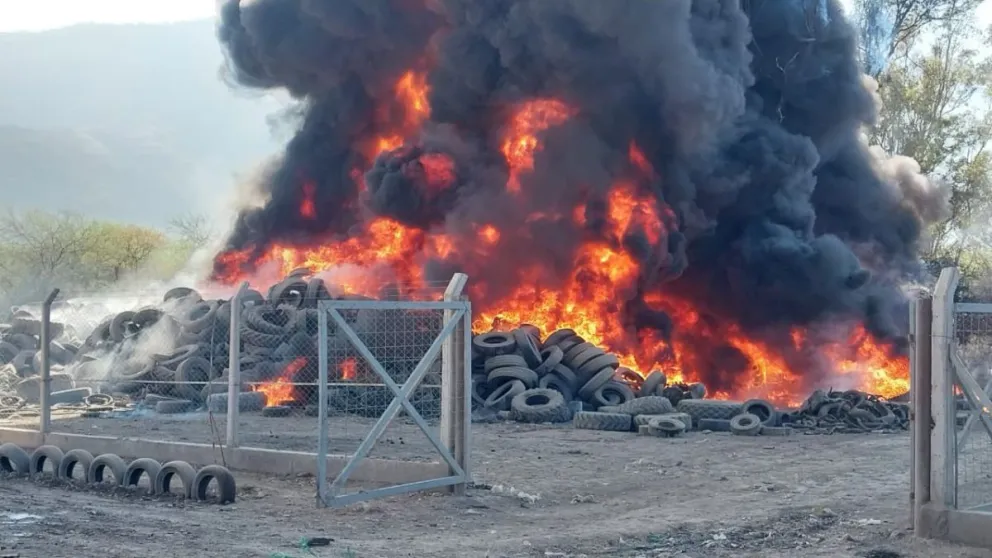 Incendio en el Vertedero San Javier: reforzarán la presencia policial en la zona