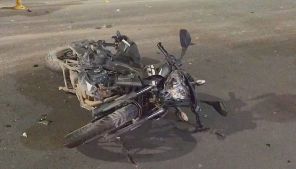 Violento accidente en el ingreso a Salta: un motociclista terminó con politraumatismos