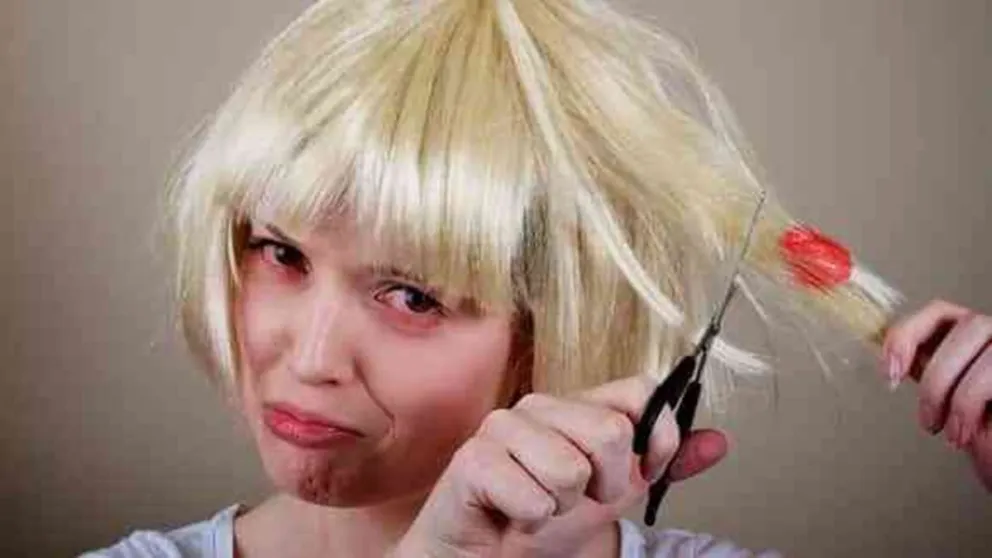 Adiós a las tijeras: el efectivo truco para eliminar el chicle pegado del cabello en minutos