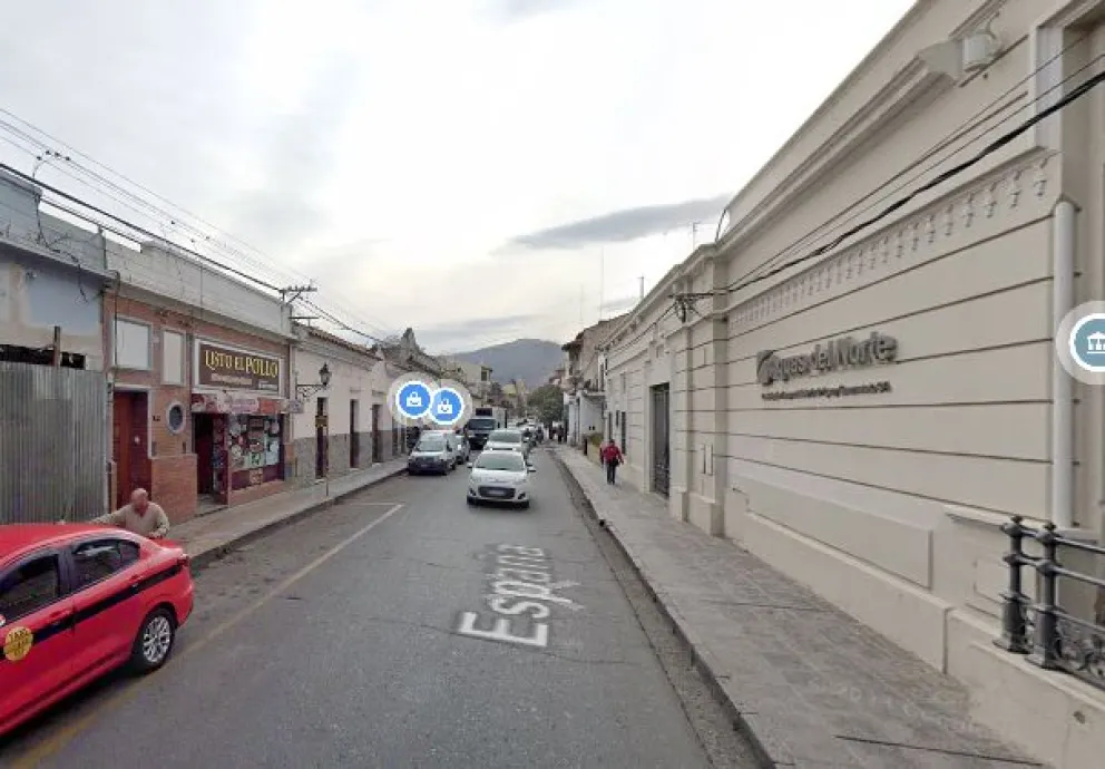 Pánico y tensión: se incendió un negocio en pleno centro salteño