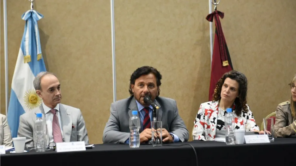 Gustavo Sáenz reafirmó su compromiso con la educación y aseguró que "es una política de Estado"