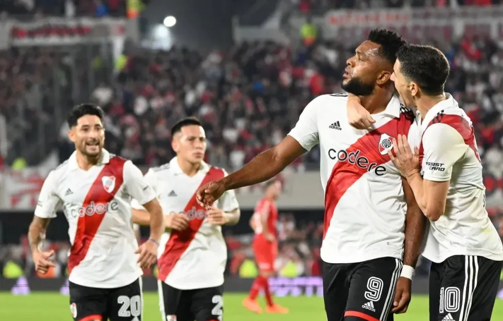 River recibe a Colo Colo en el Más Monumental: horario, posibles formaciones y cómo verlo en vivo