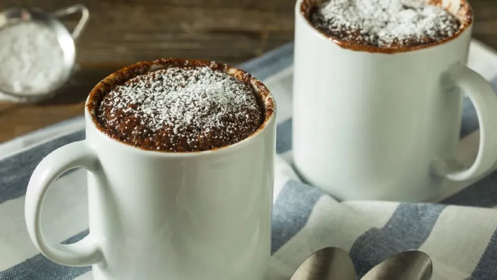 Esta es la receta que te sacará de apuros a la hora de la merienda: torta en taza en solo 3 minutos
