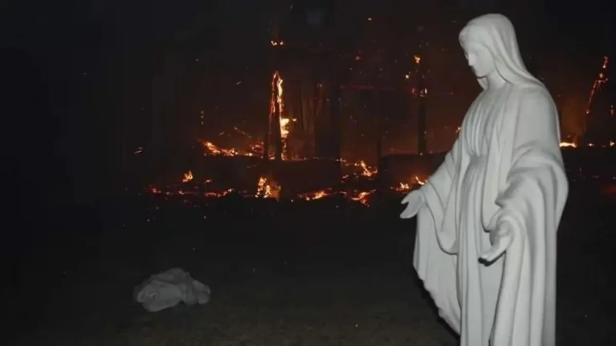 Virgen en llamas