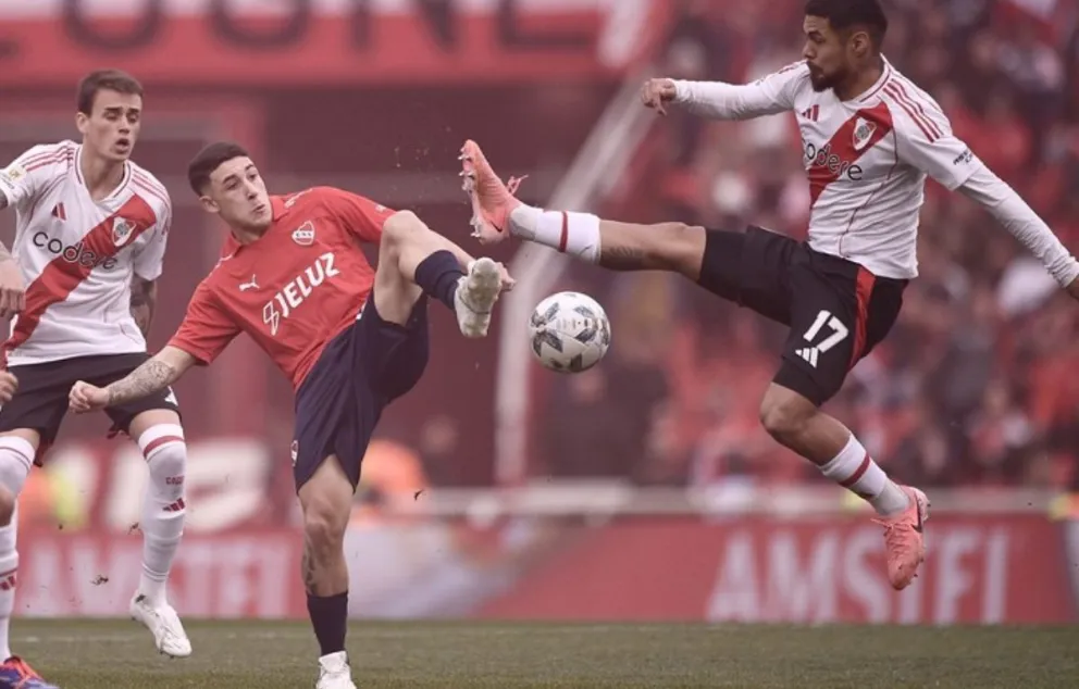 Clásico caliente y con un hombre más en cancha, River no pudo sacar ventaja frente a Independiente