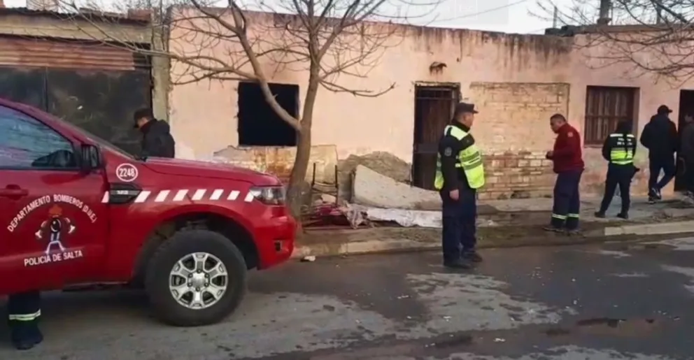 |ÚLTIMO MOMENTO| Feroz incendio en un inquilinato de Salta: varias dotaciones de bomberos tuvieron que actuar para apagar las llamas