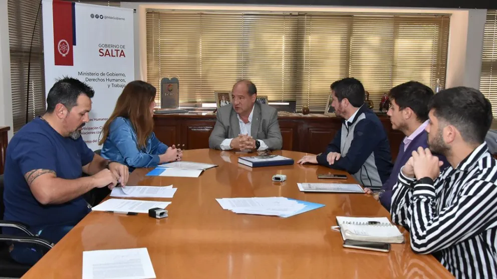 TELECOM le donó a la provincia las dos antenas del Cerro 20 de Febrero para mejorar la conectividad