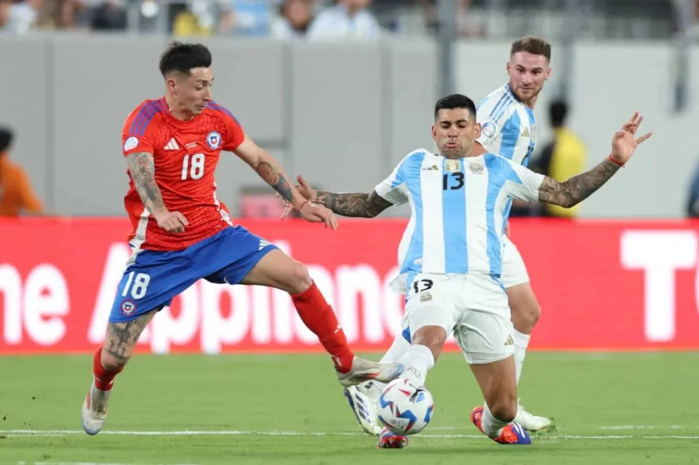 La Selección Argentina enfrenta a Chile por eliminatorias: hora, TV y posibles formaciones