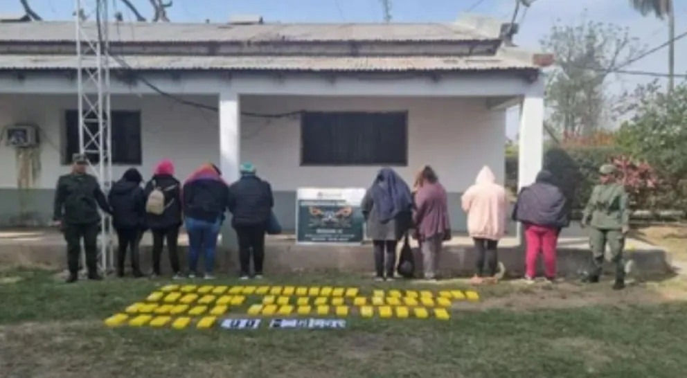 Golpe al narcotráfico: detienen a ocho mujeres con más de 60 kilos de cocaína en Orán