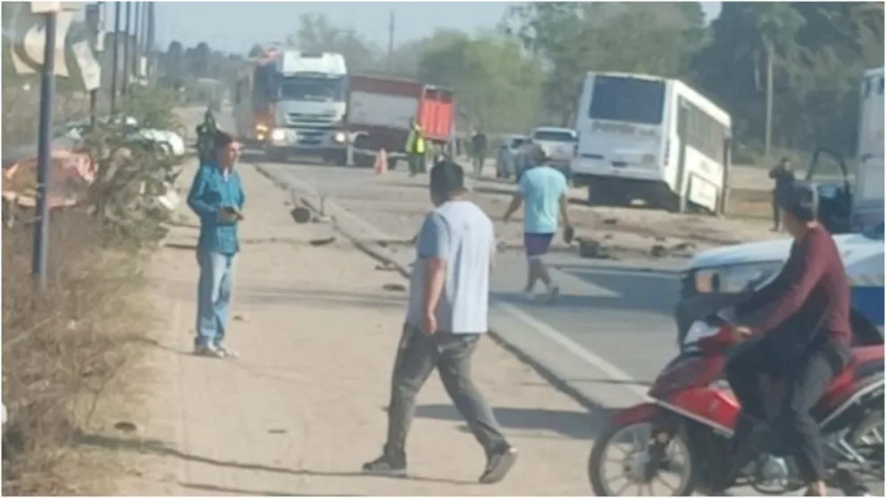 |VIDEO| Filtraron las imágenes del fatal accidente en Ruta 34: un colectivo chocó de frente contra un auto