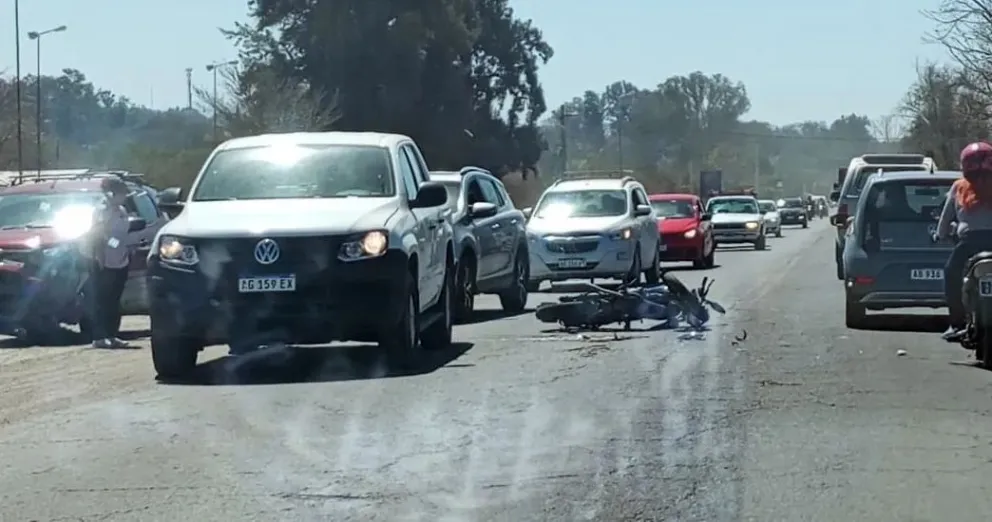 Un motociclista resultó herido a causa de un violento accidente en zona norte