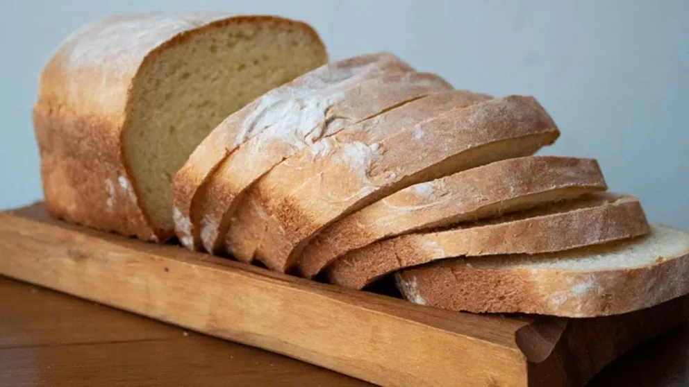 Ahorrá en tiempos difíciles: la receta de pan lactal casero a mitad de precio