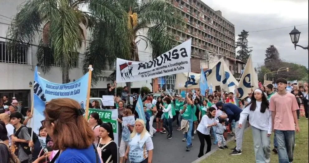Marcha Federal Universitaria en Salta 
