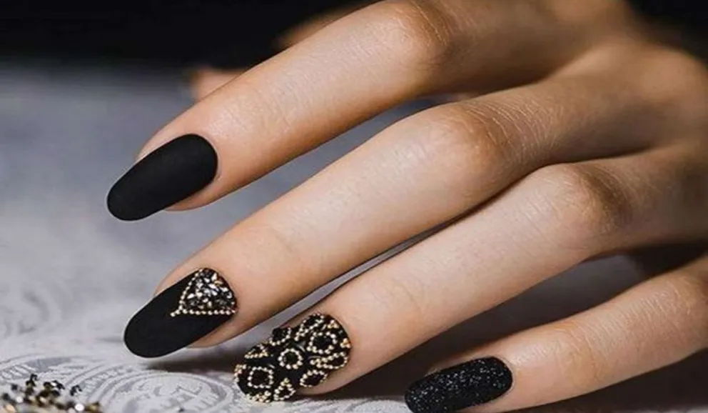 Deslumbra este fin de semana: cuatro ideas de Nail Art en negro que sorprenderán a todos