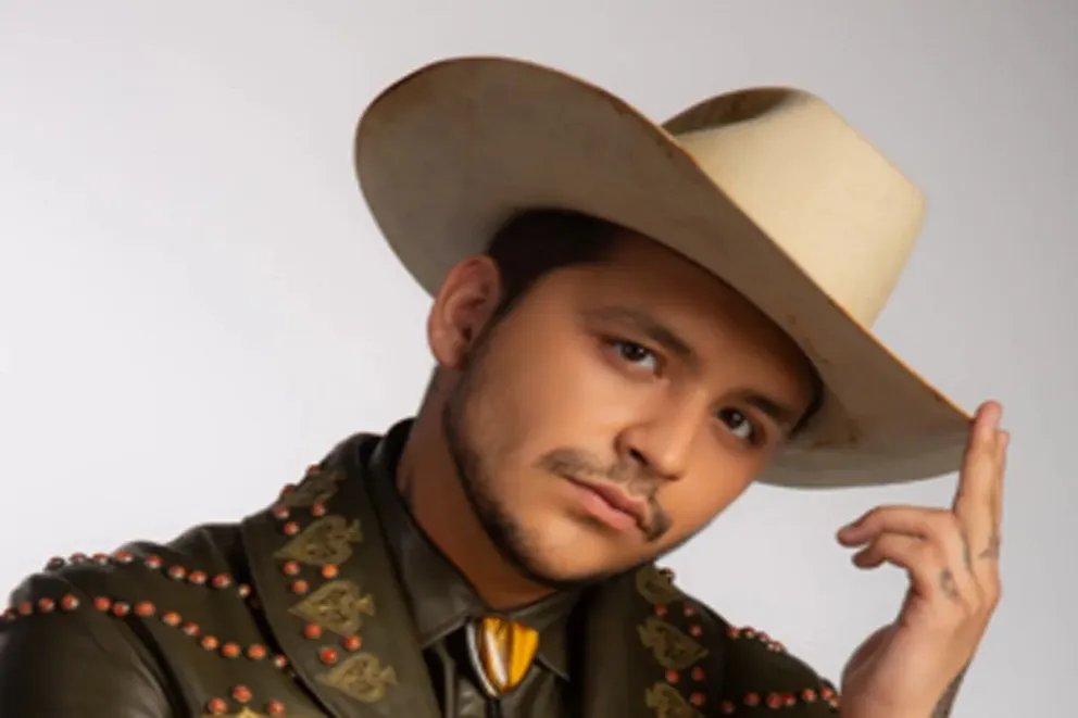 Christian Nodal: hospitalización por congestión alcohólica desata polémica en redes sociales