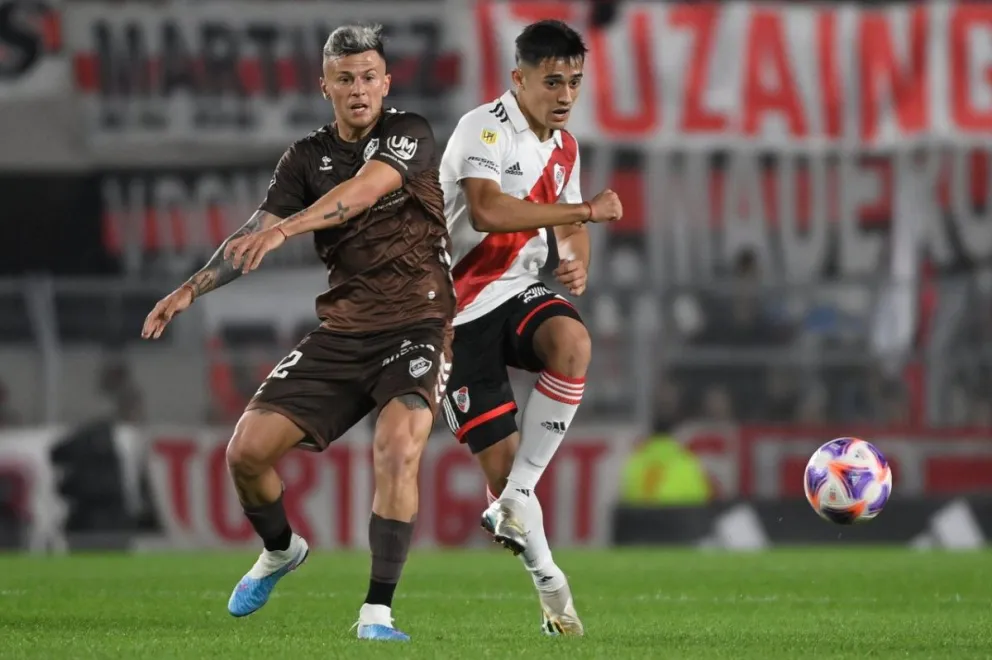 River visita a Platense en Vicente López: hora, posibles formaciones y TV