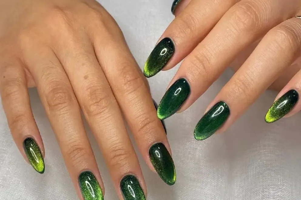Nail art uñas ojo de gato: el efecto galáctico que revolucionará octubre 2024