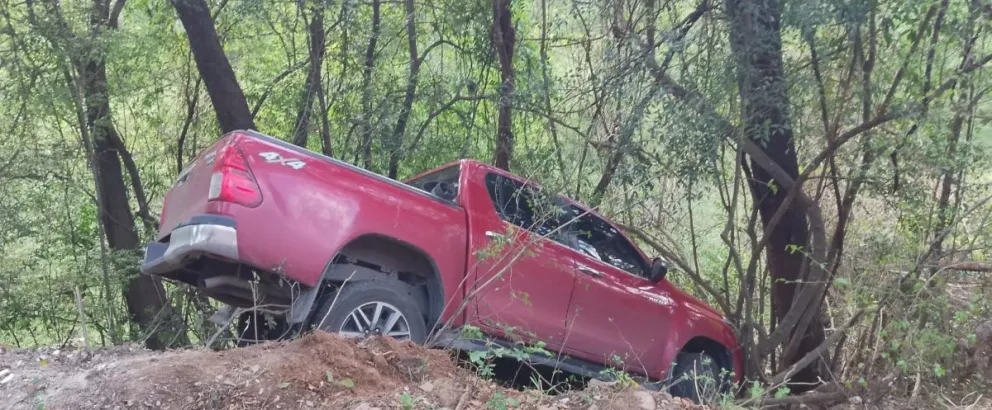 Increíble persecución en La Caldera: delincuentes robaron una camioneta, la abandonaron y se fugaron por el monte