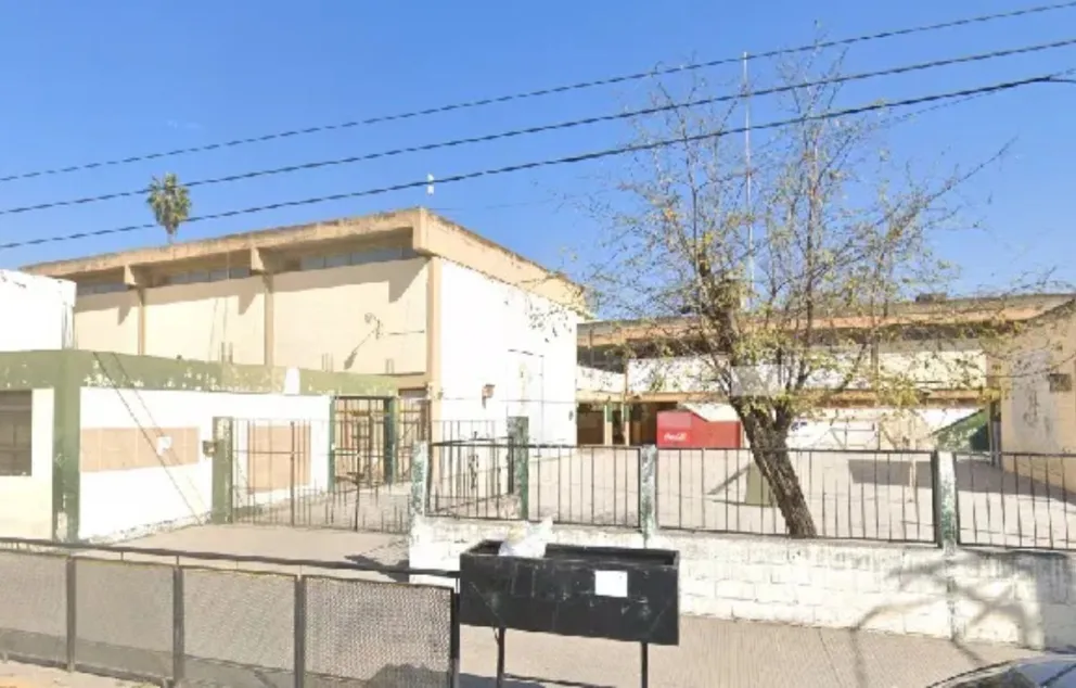 Pudo ser tragedia: se cayó el cielorraso en la Escuela República Argentina