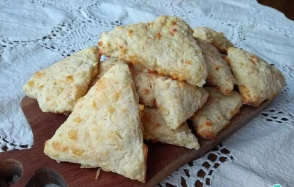 Disfrutá de la merienda sin culpa: la receta de scones de queso sin manteca y listos en un instante 