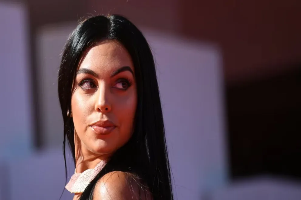 Georgina Rodríguez revela las prohibiciones de Cristiano Ronaldo en Casa: un vistazo a su vida familiar en Turín