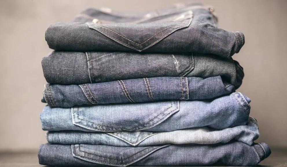 El estilo urbano a tu medida con la tendencia de los jeans intervenidos: qué son y cómo obtenerlos 