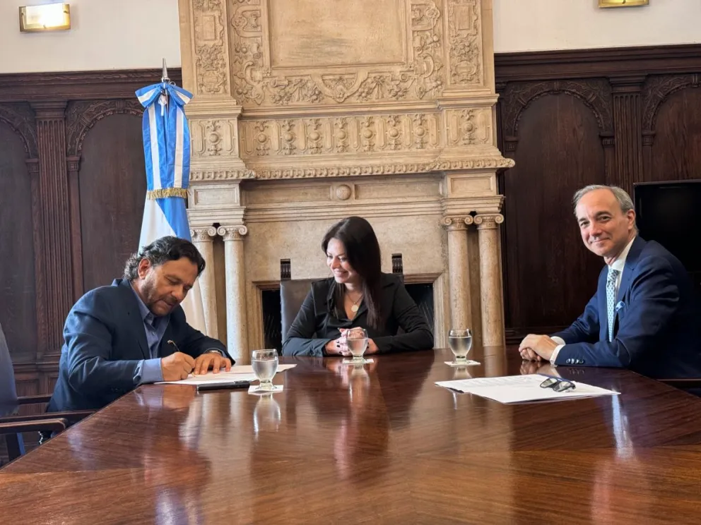Gustavo Sáenz y Sandra Petovello firmaron un acuerdo para reactivar obras esenciales en escuelas salteñas