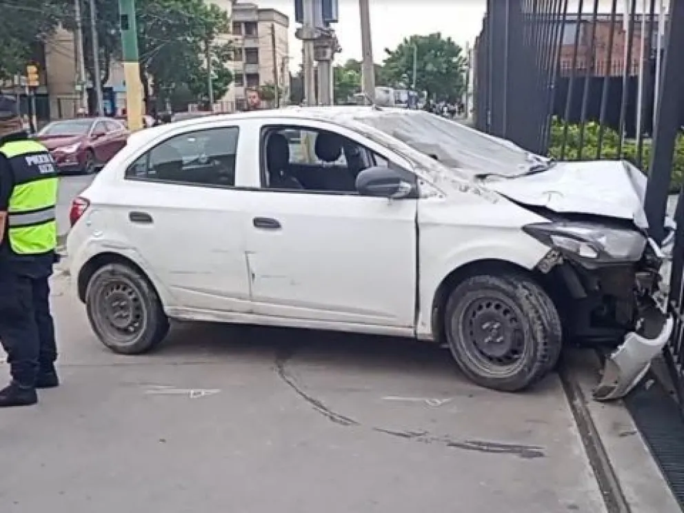Un conductor ebrio provocó un violento accidente en Avenida Líbano