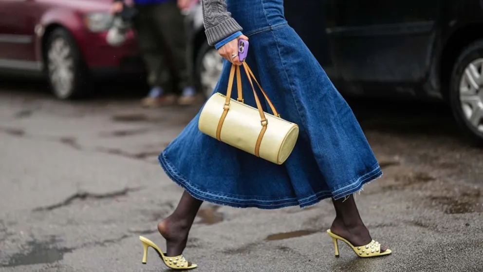 Te enseñamos cómo usar la falda larga de jean: la prenda que no te puede faltar esta temporada de primavera-verano