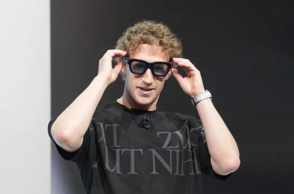 Mark Zuckerberg - tel&eacute;fonos