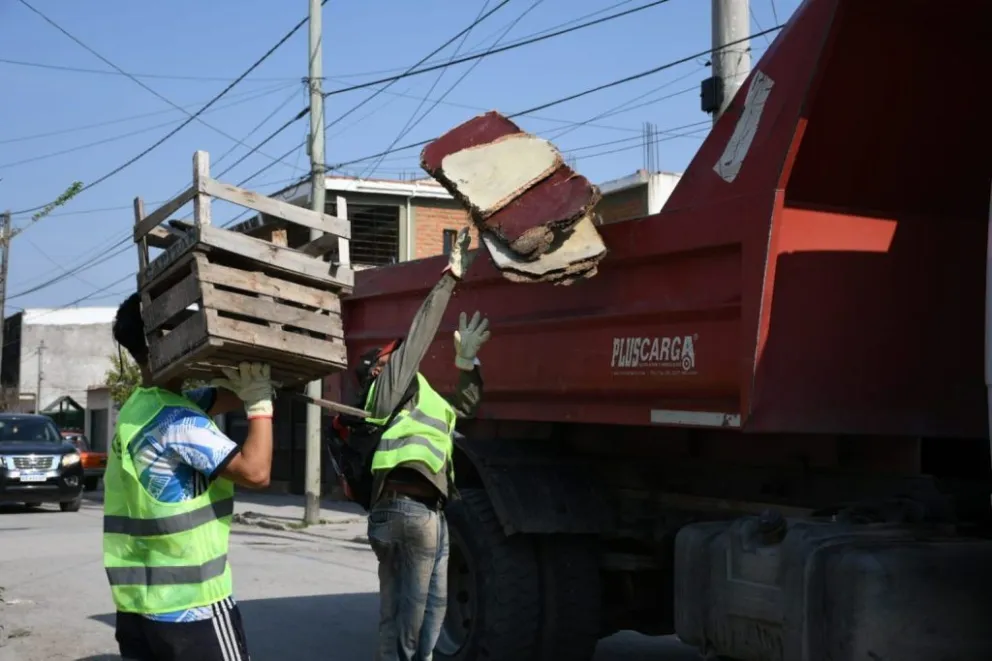 Dengue en Salta: por el temporal, reprogramaron el primer operativo de descacharrado del año